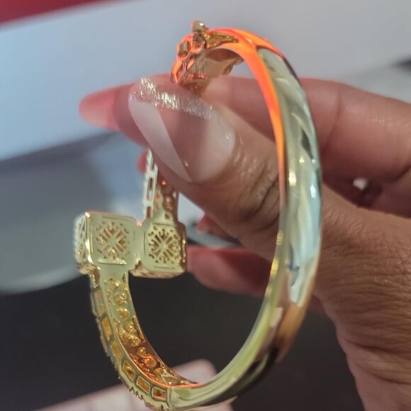 Neiman Marcus Haven 14k Gold Plated  Bangle Bracelet - Picture 3 of 3